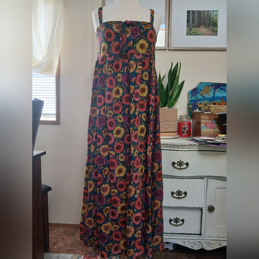 NWT Natural Life Sunflower Maxi Dress Size Medium